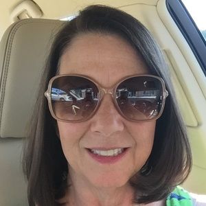 Meet your Posher, Debbie